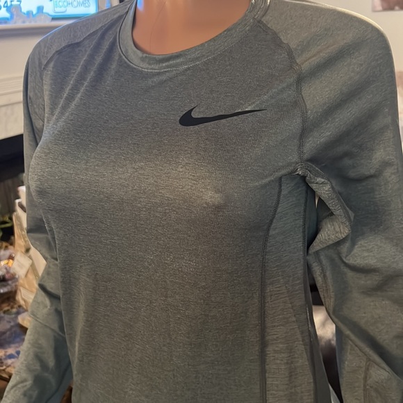 Nike Shirt - Picture 2 of 4